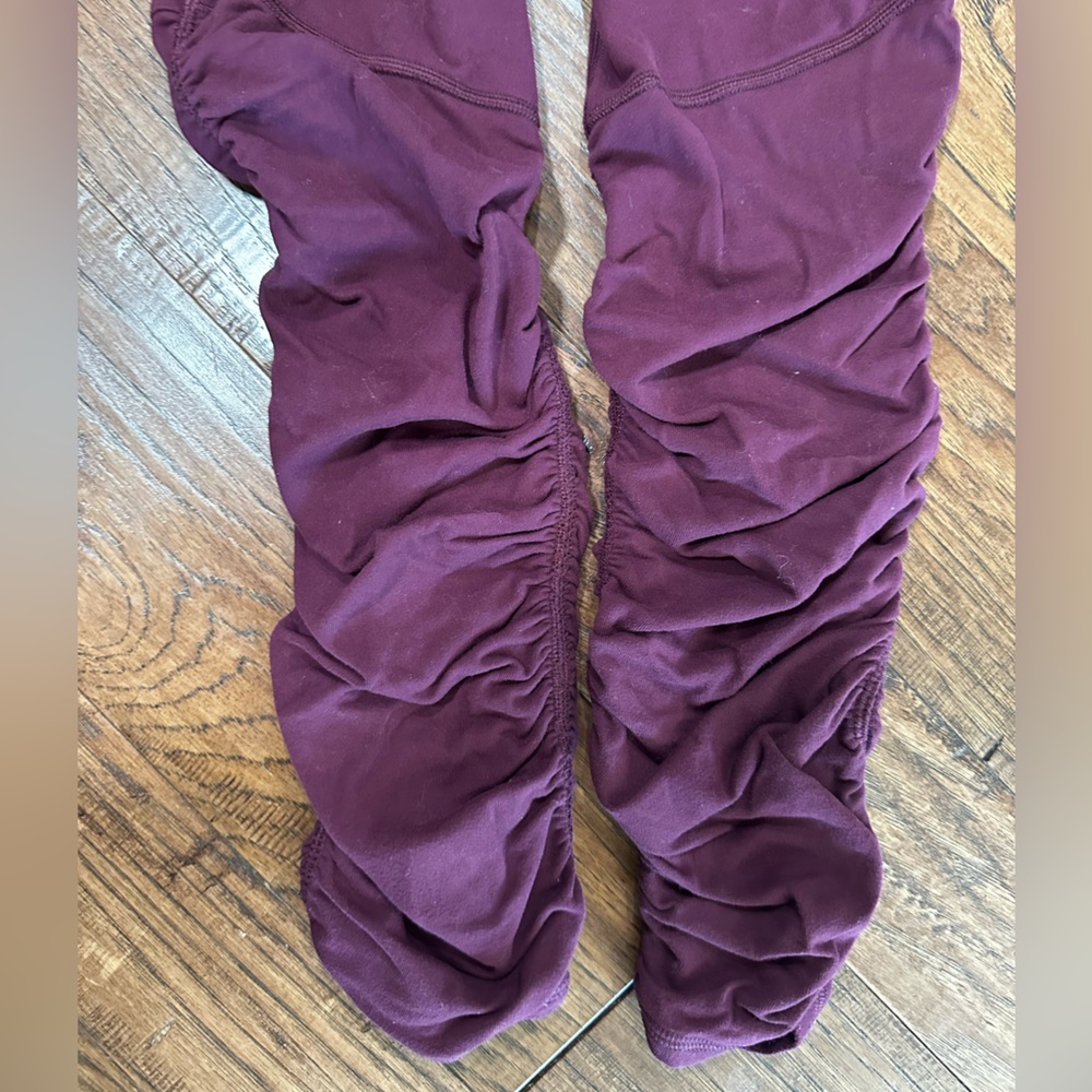Lululemon Ruched Tights In Grape Color - Size 6 - image 7